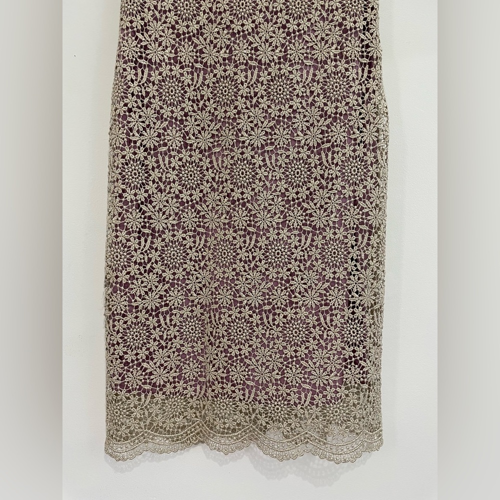 MIGNON DOO Anthropologie Lace Overlay Sheath Dress | Light Purple & Gold, Size 6 - Picture 5 of 13